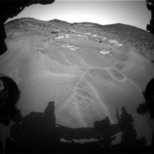 Curiosity image taken by Front Hazcam Left B on May 9, Sol 979.   Credit: NASA/JPL-Caltech  