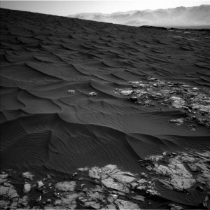 Curiosity Navcam Left B camera image taken on November 25, 2015, Sol 1174. Credit: NASA/JPL-Caltech 