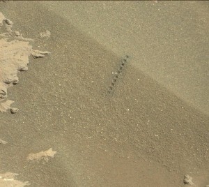 Laser zapping of Mars sand dune via ChemCam. Taken by Curiosity Mastcam Right on November 28, 2015, Sol 1177. Credit: NASA/JPL-Caltech/MSSS 