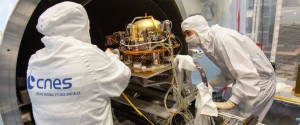 Preparing the SEIS instrument for thermal vacuum testing. Credit: CNES / MALIGNE Frederick, 2015. 